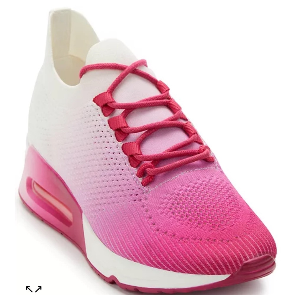DKNY ASHLY SNEAKERS- size US 7